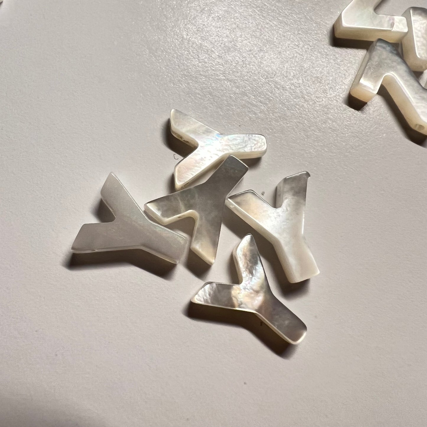 Nacre Initials Float - Chockers